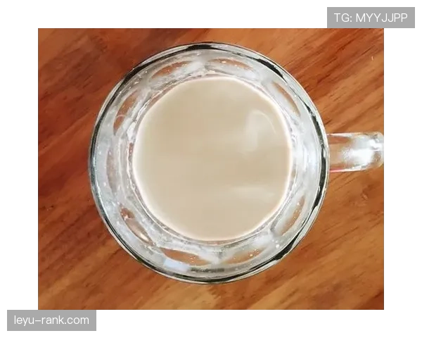 刷到安洗莹排队买奶茶的照片，手上的那块表把我当场懵了